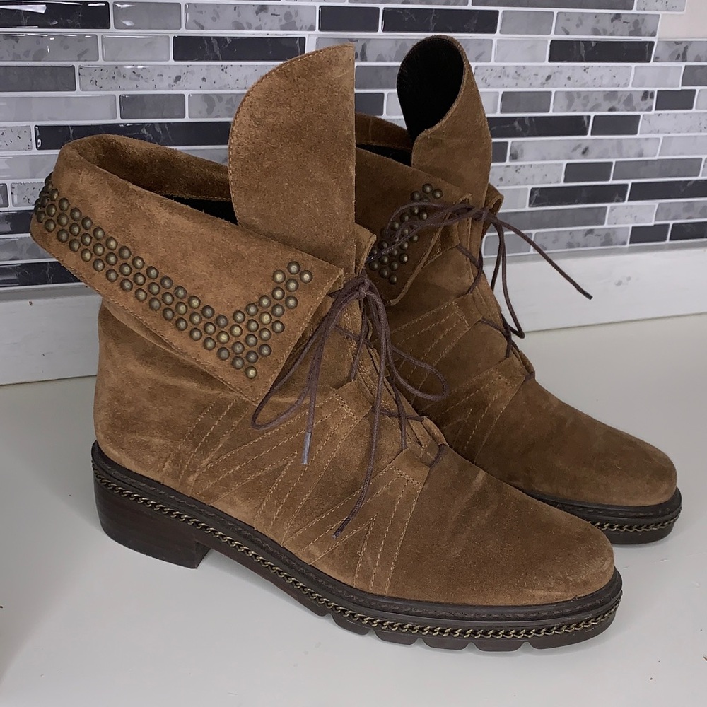 STUART WEITZMAN YADASTUD EMBELLISHED BROWN SUEDE SIZE 7.5